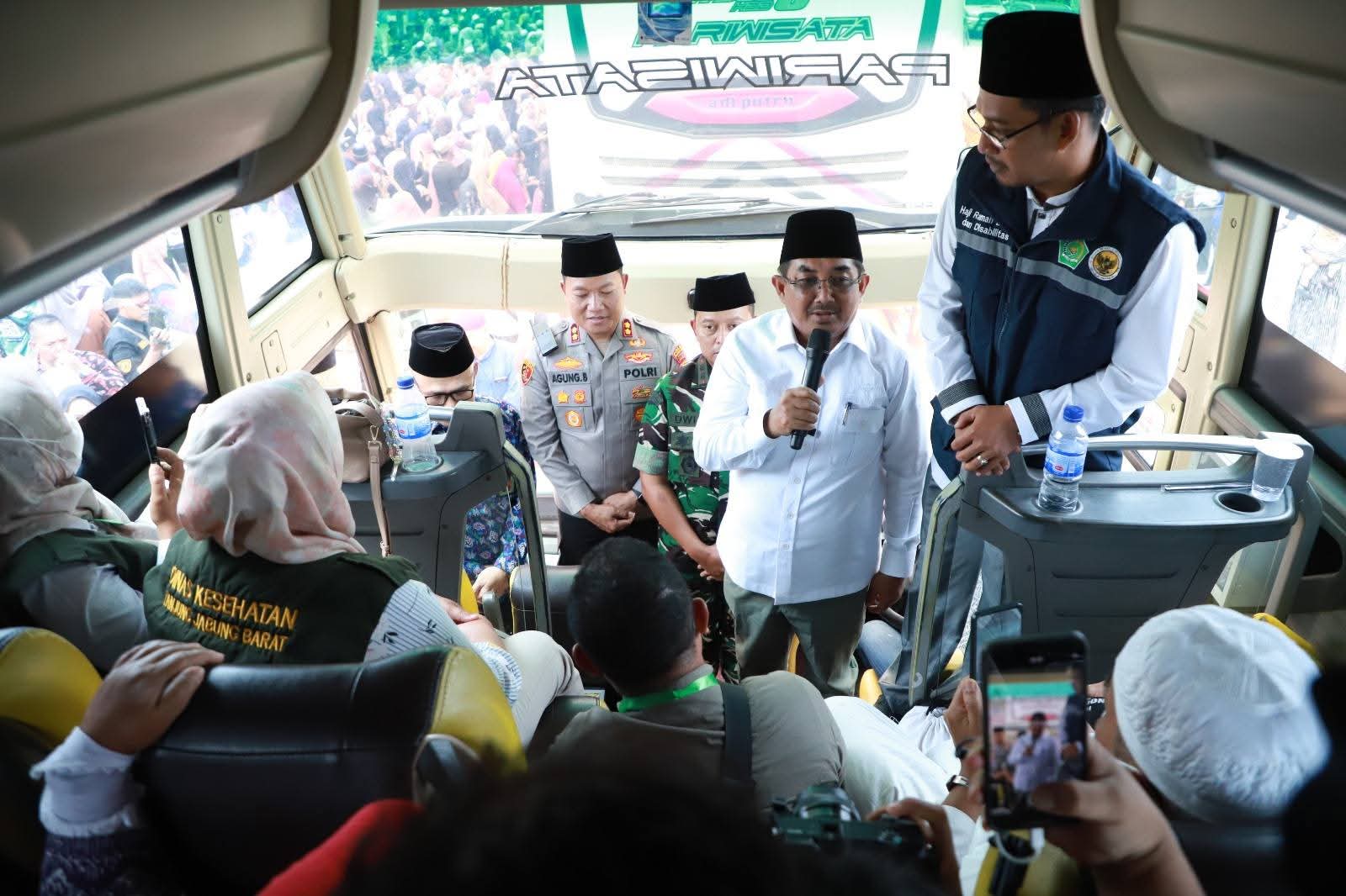 Bupati Anwar Sadat Sambut Kepulangan Jamaah Haji Kloter 19 Asal Tanjab Barat