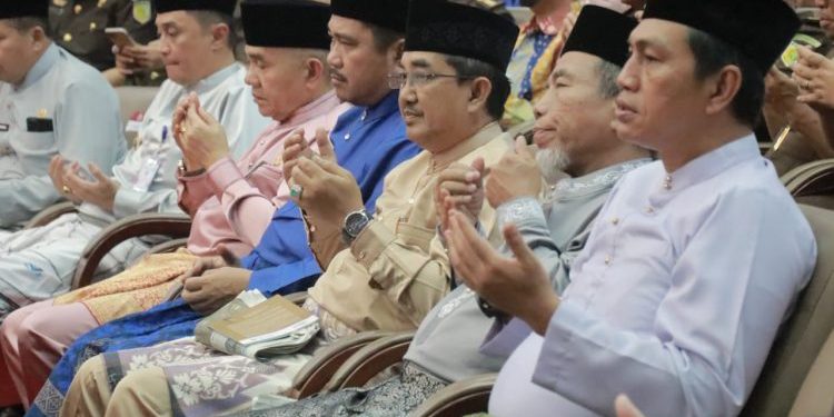 Bupati Tanjab Barat Hadiri Paripurna HUT ke 66 Provinsi Jambi
