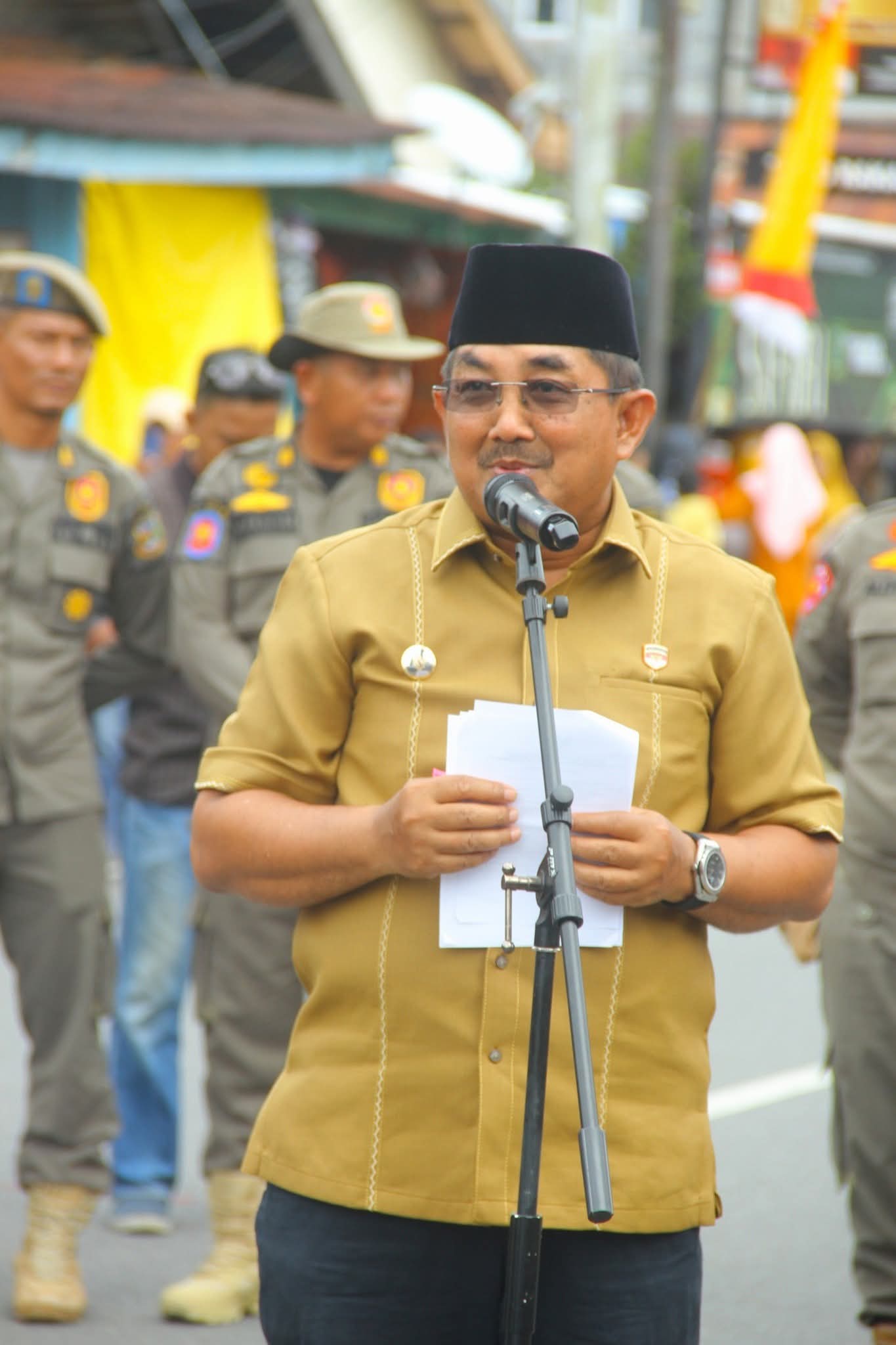 Lestarikan Transportasi Tradisional, Bupati Saksikan Lomba Balap Becak Hias