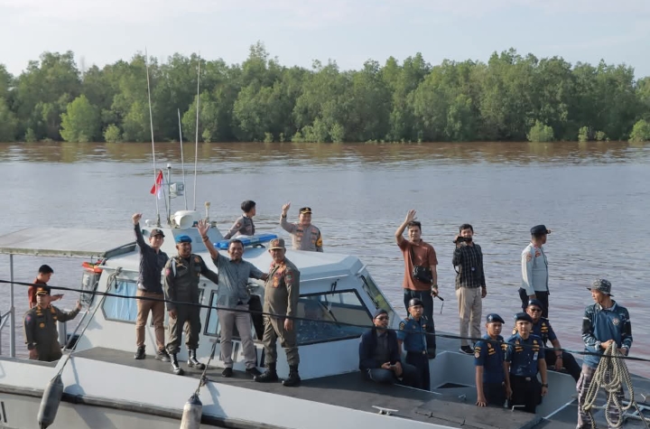 Bupati Tanjab Barat Lepas Keberangkatan Kapal Sarotama P. 112 Untuk Mudik Balik Gratis